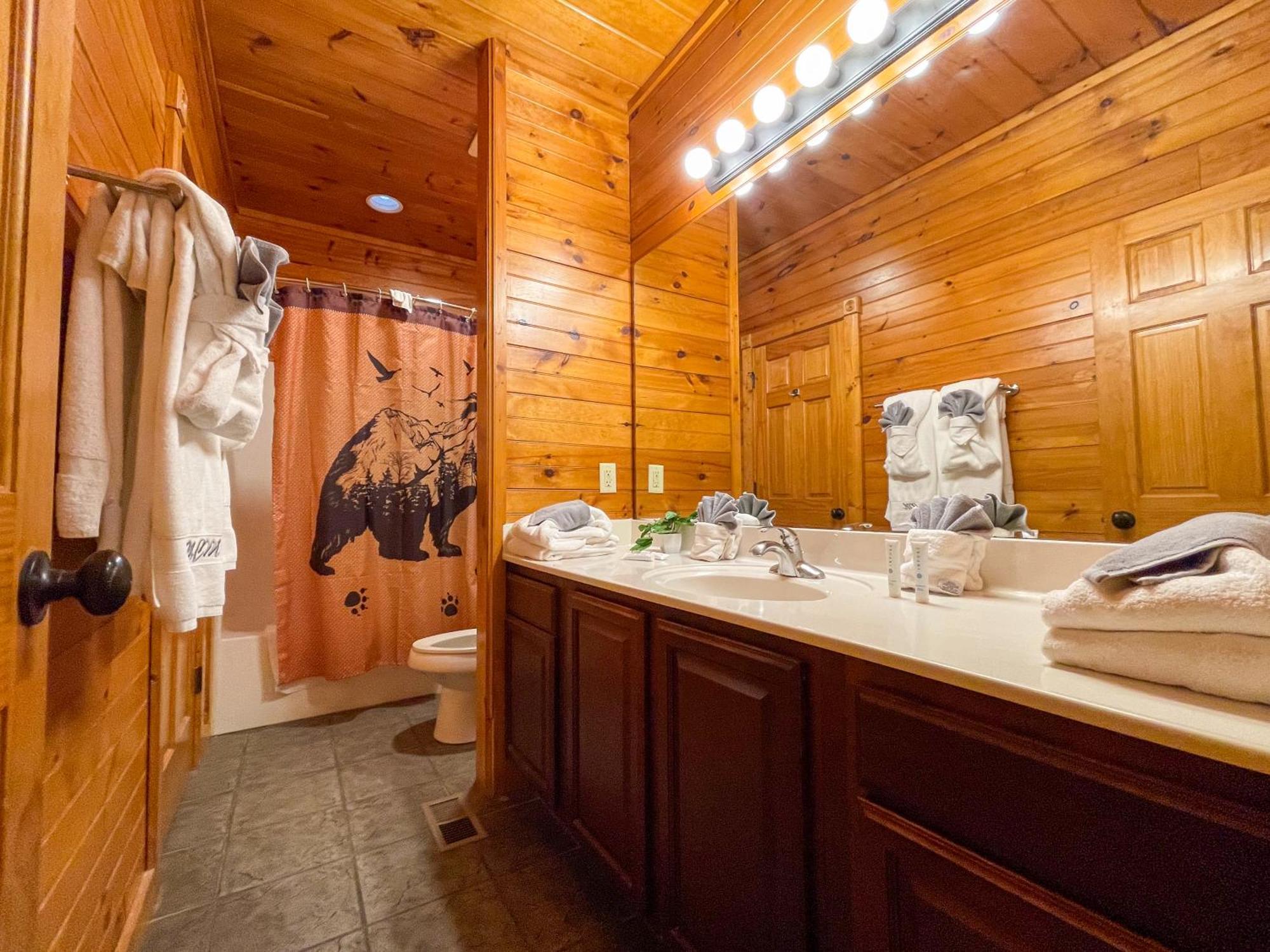 Spacious Resort Log Cabin, Easy Drive, Hot Tub, Arcade Gameroom, Mountain Vibe Gatlinburg Exterior foto