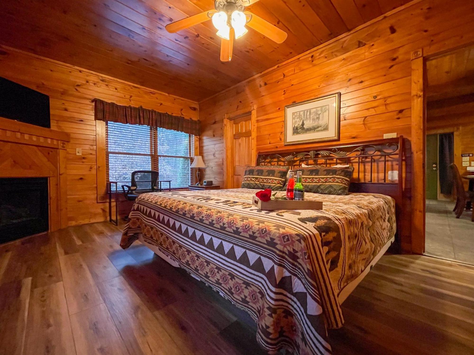 Spacious Resort Log Cabin, Easy Drive, Hot Tub, Arcade Gameroom, Mountain Vibe Gatlinburg Exterior foto